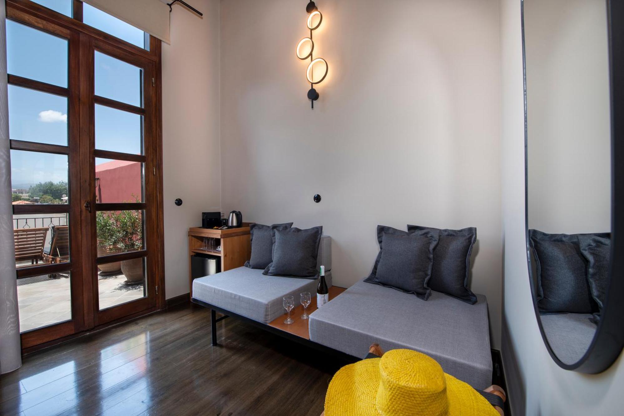Mosaic Venetian Harbour Suites Ханья Экстерьер фото