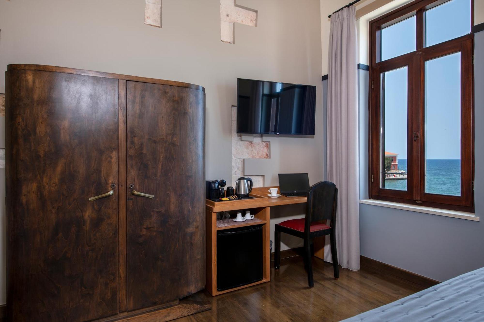 Mosaic Venetian Harbour Suites Ханья Экстерьер фото